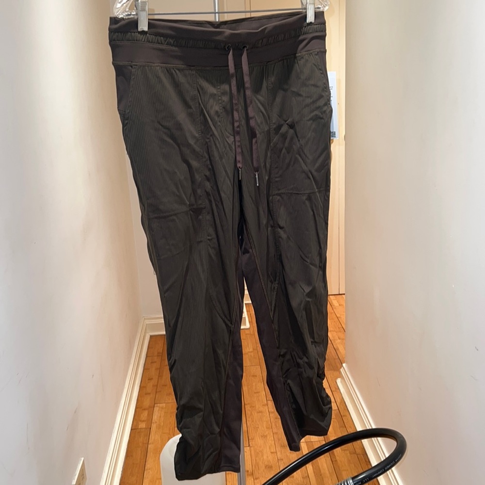 NWT Lululemon Dance Studio Crop pants, size 10
